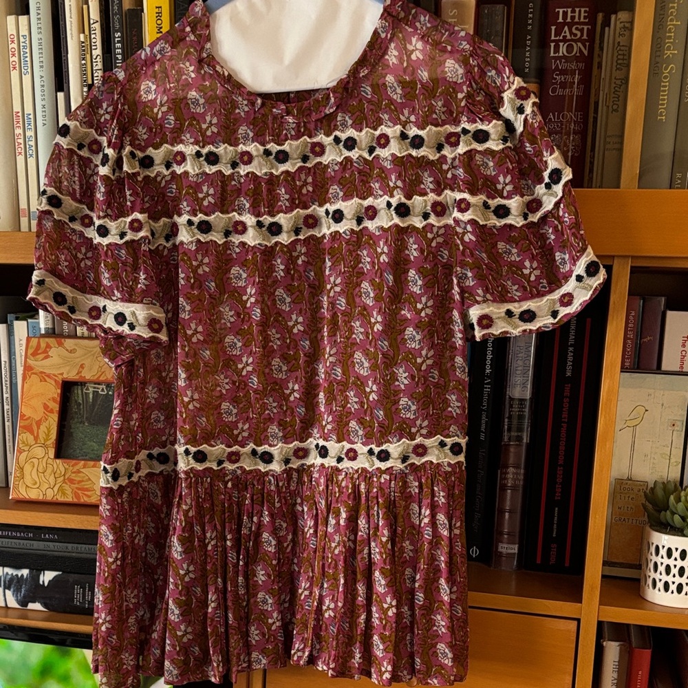 Chic Floral Blouse in Burgundy and Cream